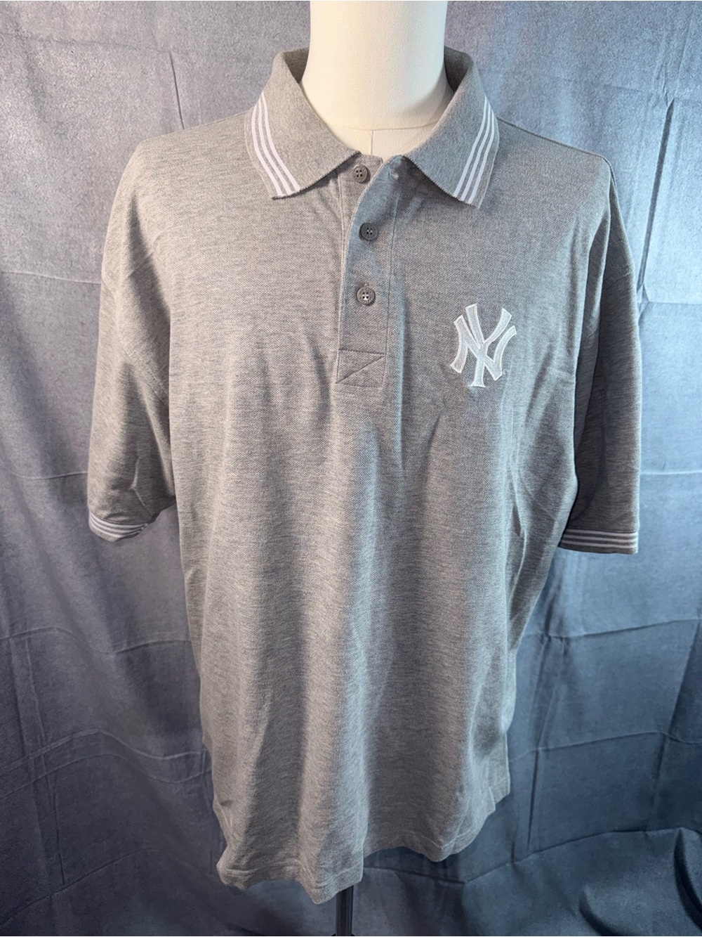 2351-NY Yankee’s adidas Gray Polo Shirt
